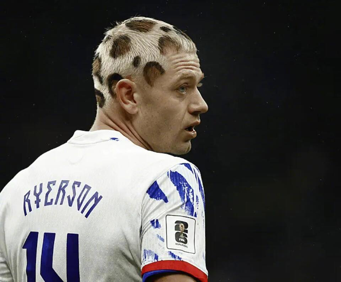 开云体育app下载-利物浦或因布拉德利伤缺冬窗引援，多特后卫赖尔森成目标|德国|多特蒙德|英超|挪威|右后卫伤缺_新浪体育_新浪新闻